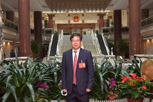 全國人大代表、貝達(dá)藥業(yè)董事長丁列明